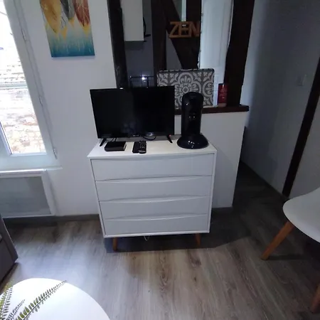 Confortable Tv Centre * 卢维耶